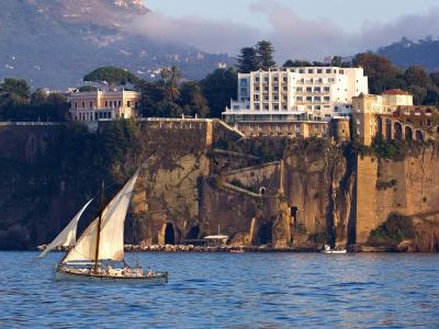 Parco dei Principi Hotel Sorrento - Location privilegiata per meeting ed eventi a Sorrento: vedi tutti i dettagli del c entro congressi e dei servizi del Parco de Principi.