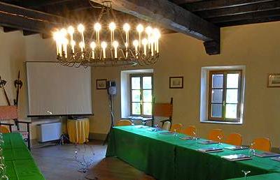 Castello di Rivalta - Raro esempio di maniero circondato da un borgo completamente ristrutturato è la cornice esclusiva per meeting, ricevimenti e team building. Scopri tutti i servizi e contattati per un preventivo gratuito.