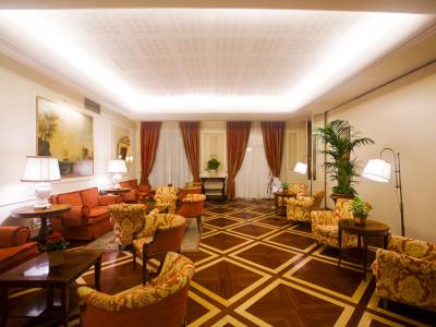 Palazzo Alabardieri - Palazzo Alabardieri, raffinato hotel 4 stelle nel cuore di Napoli, risulta una location raffinata per meeting, ricevimenti ed eventi. Scopri il nostro centro congresso e contattaci per un preventivo gratuito.