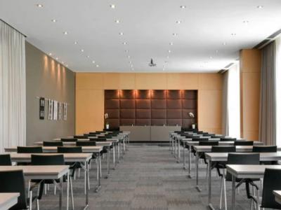 AC Hotel Firenze - Scopri le tre sale meeting di AC Hotel Firenze per riunioni e conferenze da 10 a 245 persone. Contattaci per un preventivo gratuito.