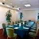 LA SALA 19 PER PICCOLI MEETING ALLESTITA CON TAVOLO UNICO. La Sala 19 dell'Hotel Ambascitori di Roma ideale per piccole riunioni fino a 20 persone.
